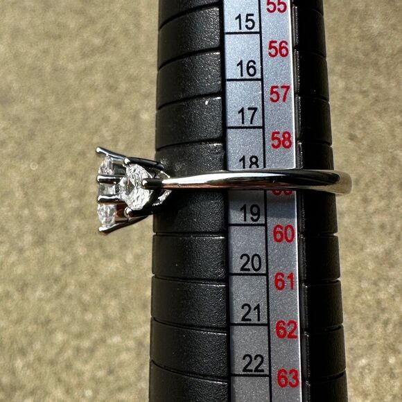 NEW White Gold Plated 3 Round Sparkling Clear Crystal CZ Stone Ring Size 8.75 - Picture 4 of 8